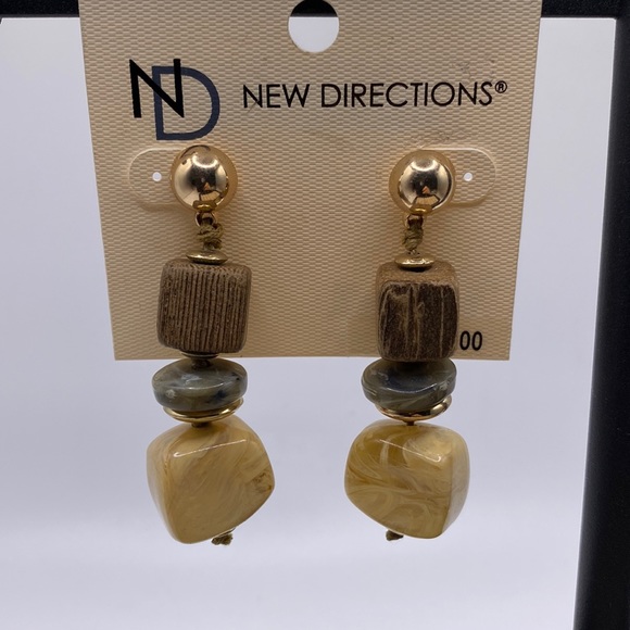 🎁 3 For $15  NWT!! New Directions Natural Wood and Faux Agate Drop Earrings - Picture 1 of 4